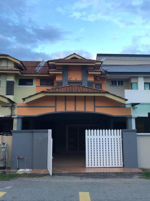 T House Nearby Kuantan East Coast Shopping Mall Eksteriør billede